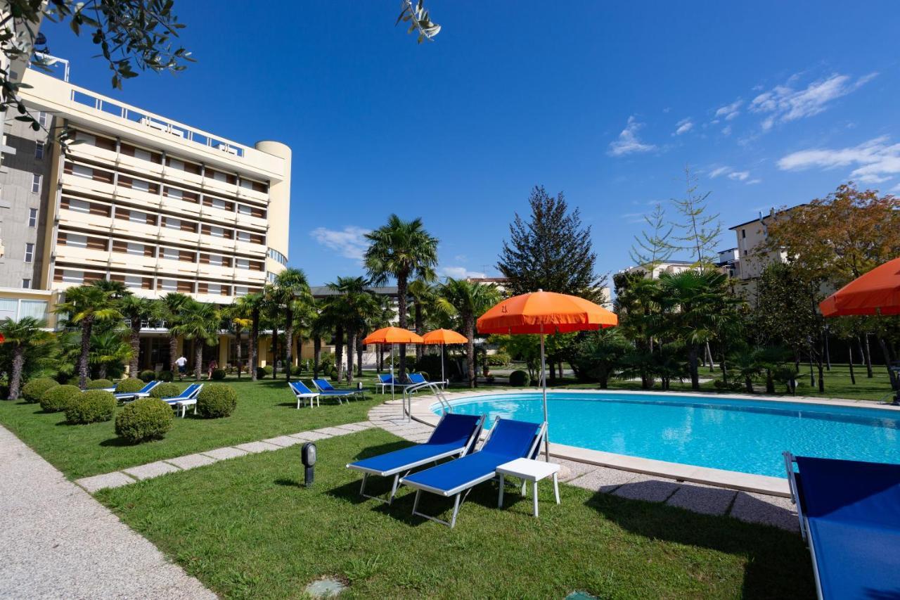 Hotel Savoia Thermae & Spa (Adults Only) Abano Terme Bagian luar foto